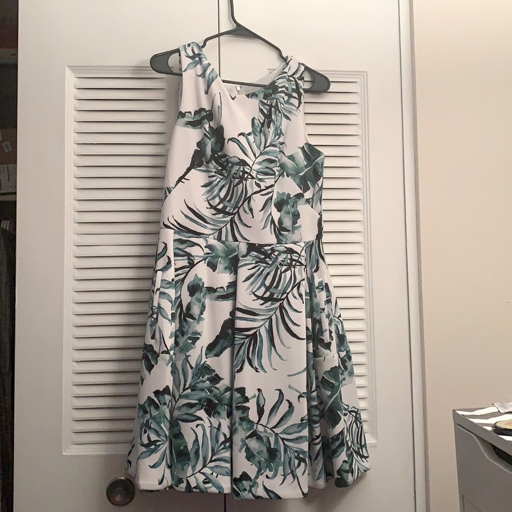 Taylor - Leaf Pattern Dress with Pockets
